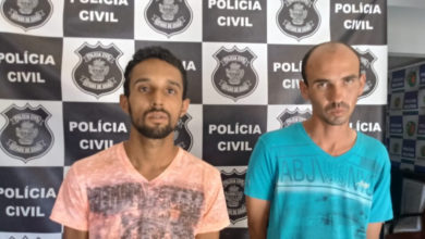 A esquerda, "branquinho", com várias passagens pela polícia. A direita, o comparsa, Cleiton Silva (Foto: Polícia Civil)
