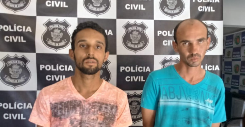 A esquerda, "branquinho", com várias passagens pela polícia. A direita, o comparsa, Cleiton Silva (Foto: Polícia Civil)